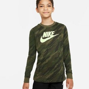 Nike SportswearBig Kids' L (Boys') Long-Sleeve T-Shirt